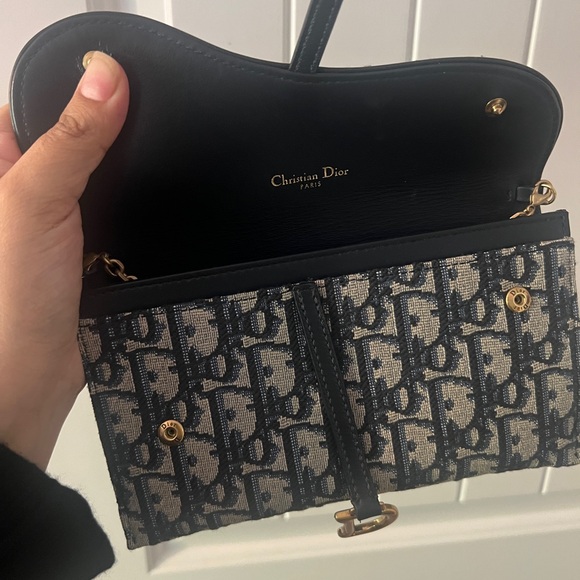 Long Saddle Wallet with Chain
Blue Dior Oblique Jacquard - Picture 2 of 4